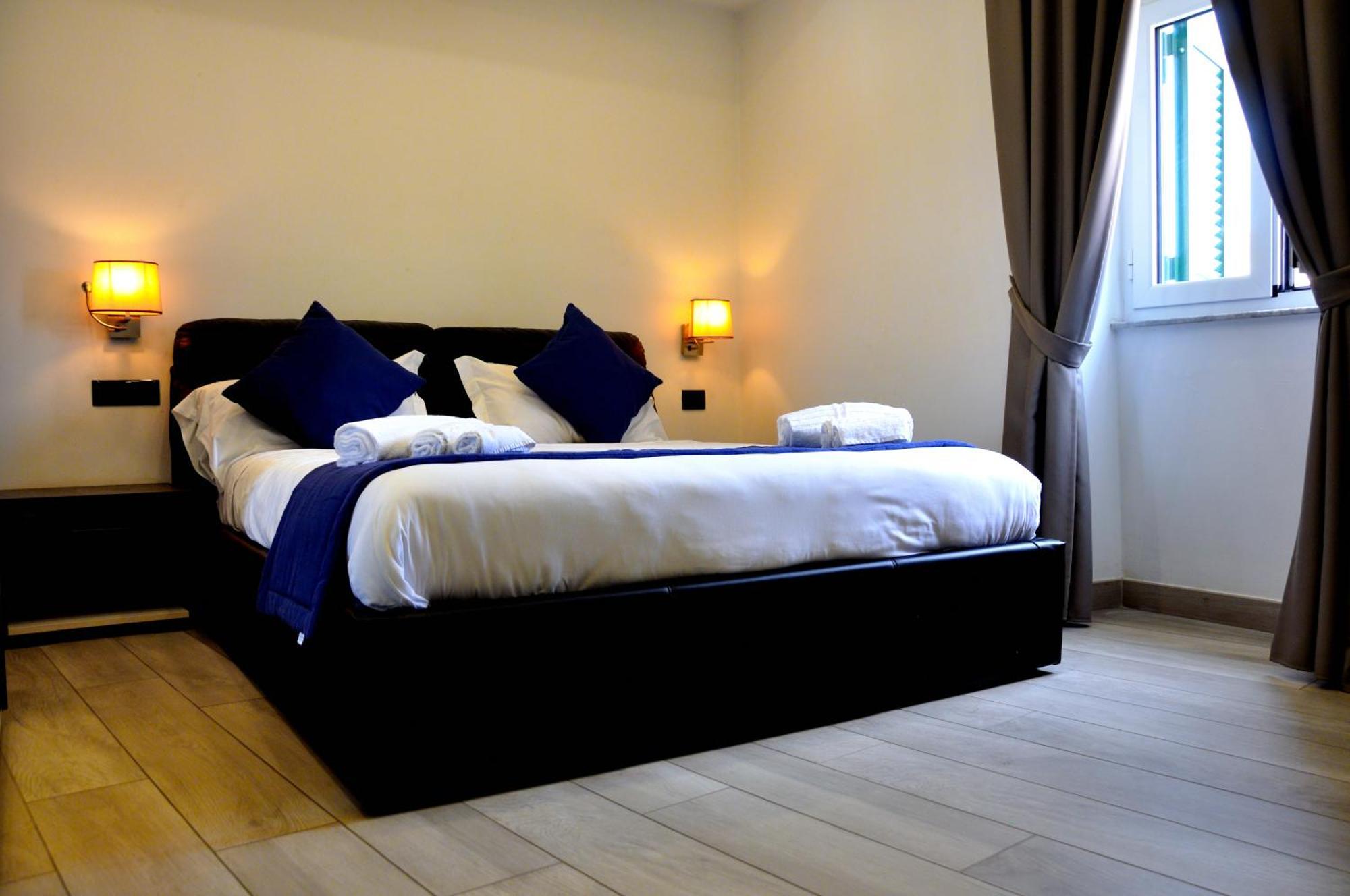 Palazzo Settembrini 49 Aparthotel Napoli Bagian luar foto