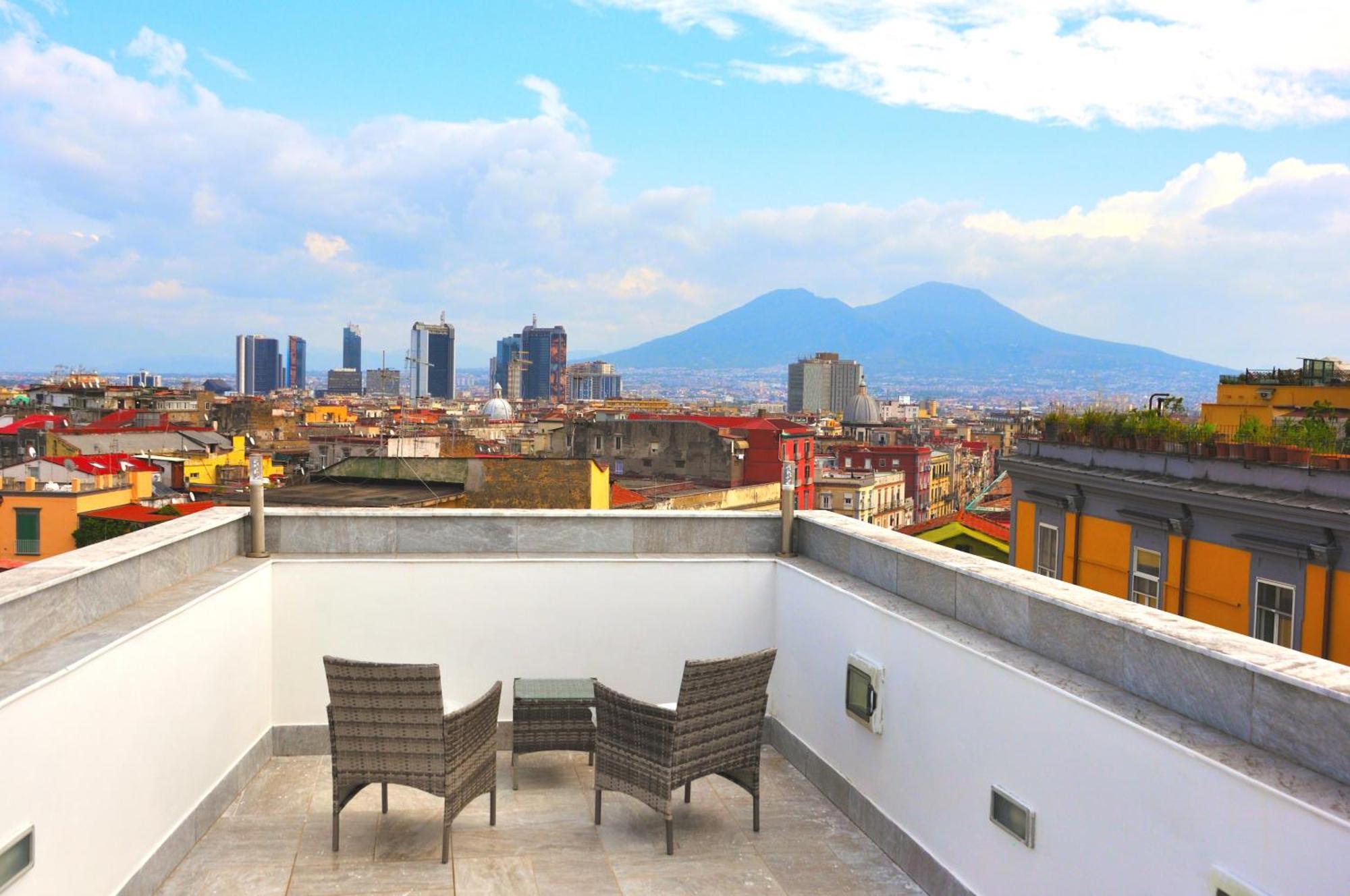 Palazzo Settembrini 49 Aparthotel Napoli Bagian luar foto
