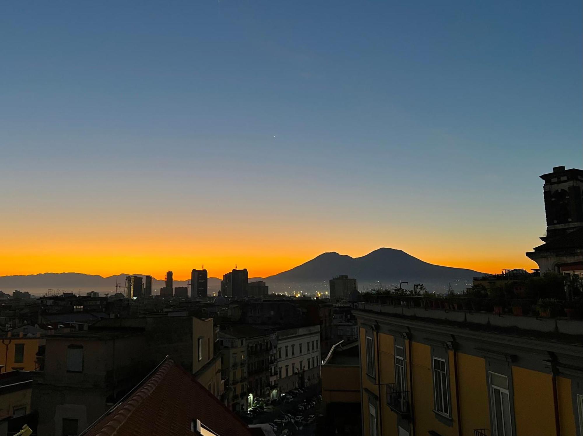 Palazzo Settembrini 49 Aparthotel Napoli Bagian luar foto
