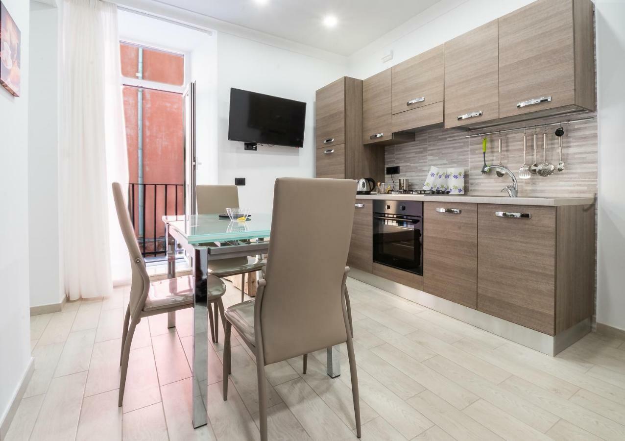 Palazzo Settembrini 49 Aparthotel Napoli Bagian luar foto